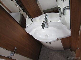 Prodám karavan Hobby 495 ufe,r.v.2013 + mover + předstan. - 15