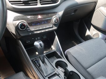 Hyundai Tucson 2.0CRDi 136kW AUTOMAT 4x4 PANORAMA TAŽNÉ - 15