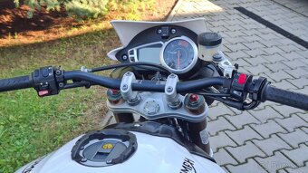 Triumph Speed Triple 1050 - 15