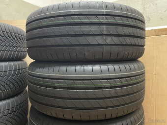 R.V 2025 NOVÁ ORIGINÁL LETNÍ SADA ŠKODA SUPERB 3,4 235/40/19 - 15