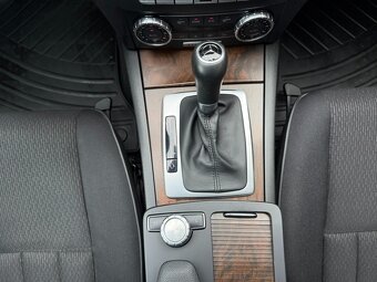 Mercedes-Benz Třídy C,  180 CGI 7-GTRONIC ELEGANCE - 15