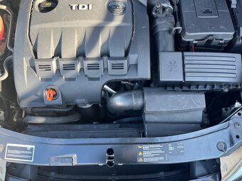 ŠKODA OCTAVIA 2,0 TDi RS - 15