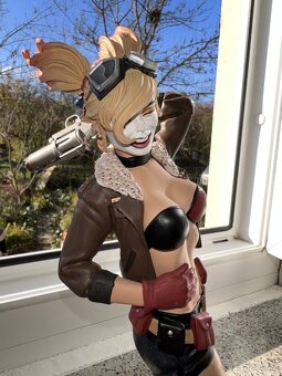 Harley Quinn - DC Bombshells - 15