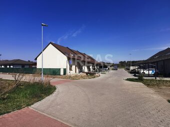 Velký Osek, prodej řadového rodinného domu 5+kk, 106 m2 na p - 15