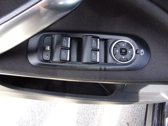 Ford Mondeo kombi 2.0 SCTi ,automat,Titanium,xenony,tažné - 15