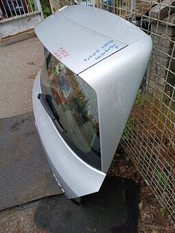 Skoda Fabia 2 facelift  - páté dveře, víko kufru - 15