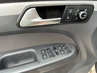 Volkswagen touran 1.2tsi benzín edice CUP model 2015 - 15