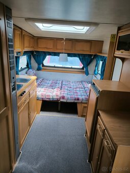 Karavan Cabby 550 - topení Alde, vyhřívaná podlaha, mover - 15