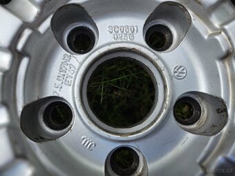 Kompletní letní orig. Alu kola VW MACAU - 235/45 R17 - 5x112 - 15