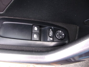 Peugeot 2008 1.2 VTi,navigace,1.majitel,serviskní kniha,TOP - 15
