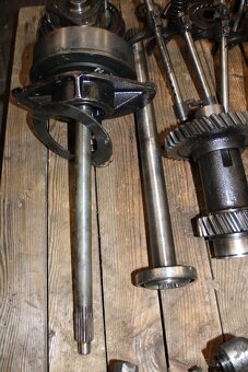 Zetor crystal převodovka obal meziskříň soukolí - 15