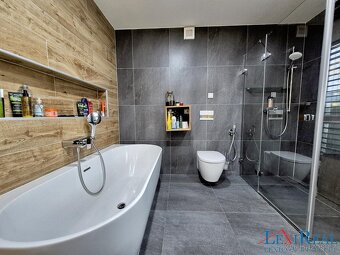 řadový rodinný dům 164 m2, 211 m2 zahrada, nadstandartní vyb - 15