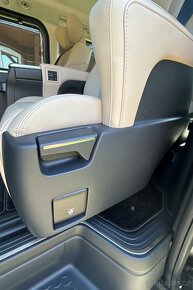 Toyota Granvia Premium - 15
