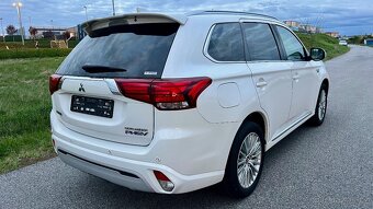 Hybridni Outlander 2.4PHEV 165Kw Matrix svetla EVdojezd 50km - 15