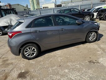 Hyundai i30 1.6d 2012 sražka se zveři - 15