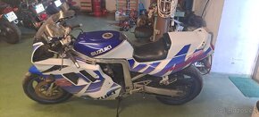 Suzuki GSXR 1100, r.v. 92 - 15
