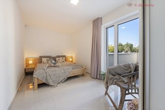 Prodej bytu 3+kk s terasou 90m2 a parkováním u domu, Praha Z - 15