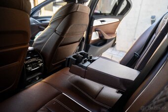 BMW M550i V8 - 15