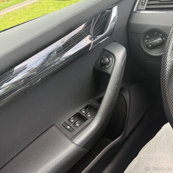 ŠKODA OCTAVIA 3 facelift Kombi 2018 1.4TSI BLACK - 15