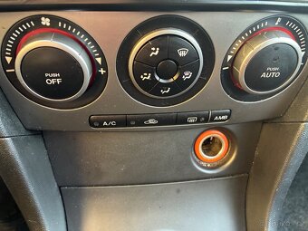 Mazda 3 1.4i 62kw rv. 2008 serviska pěkný stav - 15