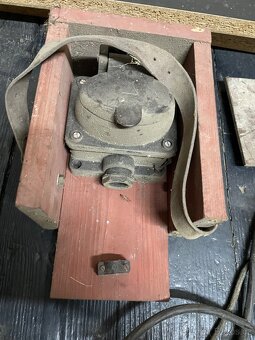 Levně prodám starší elektromateriál - 15