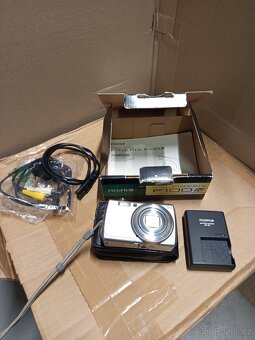 FUJIFILM.  FINEPIX  F100 fd - 15