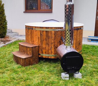 Koupací sud s vířivkou a venkovním ohřevem vody - 15