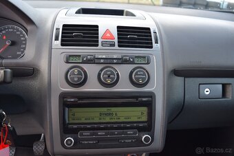 Volkswagen Touran 1.4 TSI 7MÍST  VYHŘEV BOHATÁ VÝBAVA - 15