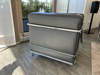 Designové křeslo Cassina LC2 Le Corbusier jednomístné šedé - - 15