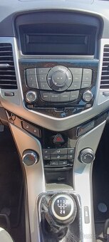 Chevrolet Cruze 1.6i (91 kW), 2011, 75 tkm - 15