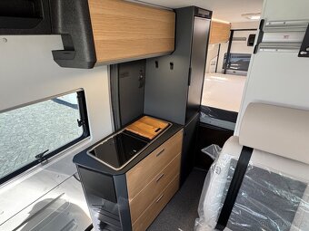 ADRIA TWIN EDICE 60Y, 180 PS, Automat 8st., obytná vestavba - 15
