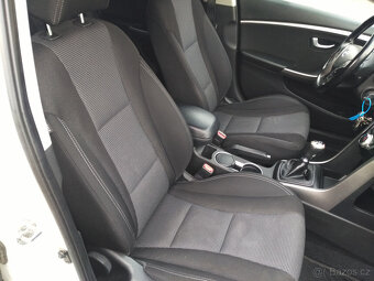 Hyundai i30 1.6i 88 kW - 15
