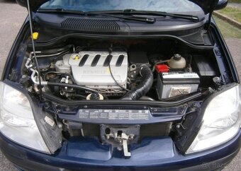 Renault Scénic 1.6i benzín manuál 79 kw - 15
