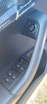 Škoda Octavia 3 combi 2,0Tdi RS - 15