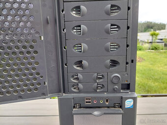 PC skříň bigtower Chieftec - 15