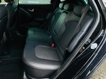 Hyundai ix35 2.0i BENZIN AUTOMAT VYHŘEV SERVISKA - 15