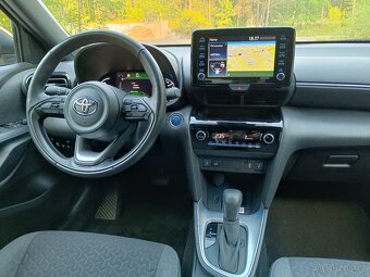 Toyota Yaris Cross Hybrid 4x4 rok 2021, najeto: 34.122 km - 15
