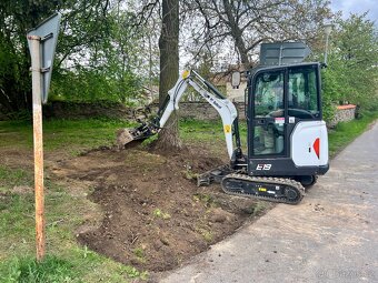 Zemní práce minibagrem Bobcat E19 - 15