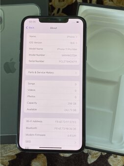 iPhone 11 Pro Max 64GB Midnight Green - 15