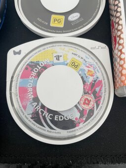 Prodej velké PSP sbírky – 2 konzole, 2 pouzdra, 4 baterie - 15