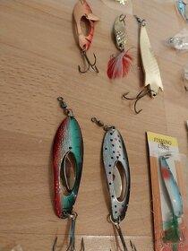 Obrovská sbírka třpytek, wobblerů, hybridů, mušek a přísl. - 15