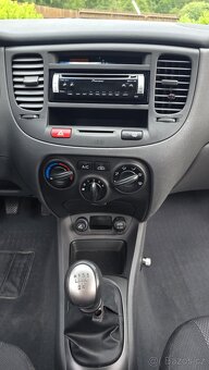 Kia Rio - 15