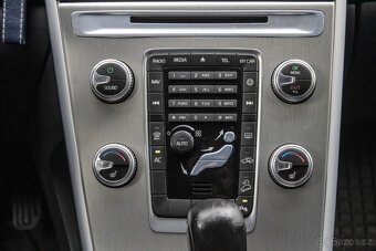 Volvo XC60 D5 (151kW) AWD Momentum Geartronic - 15