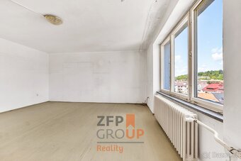 Prodej bytu 3+1 o rozloze 83 m2 s lodžií, balkonem a zahrádk - 15