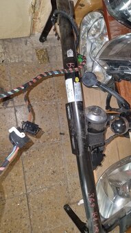 VW Passat B8 ,2x kapota lampy blatníky výztuha pr. světlo - - 15