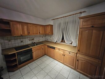 Masivní kuchyňská linka se spotřebiči - 15