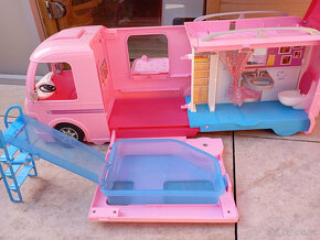 Obytný vůz pro panenku Barbie - 15