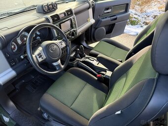 Toyota FJ Cruiser army green facelift - 15