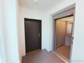 Prodej nového bytu 2+kk s garážovým stáním a sklepem - Praha - 15