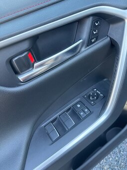 Toyota RAV4 2,5 PLUG-IN HYBRID VIP SELECTION 4X4 225 KW - 15